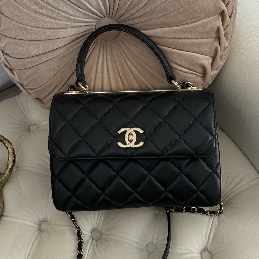 Small black Chanel trendy CC